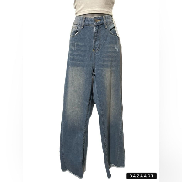 Middle Waist Denim Washed Pocket Jeans - Picture 3 of 10